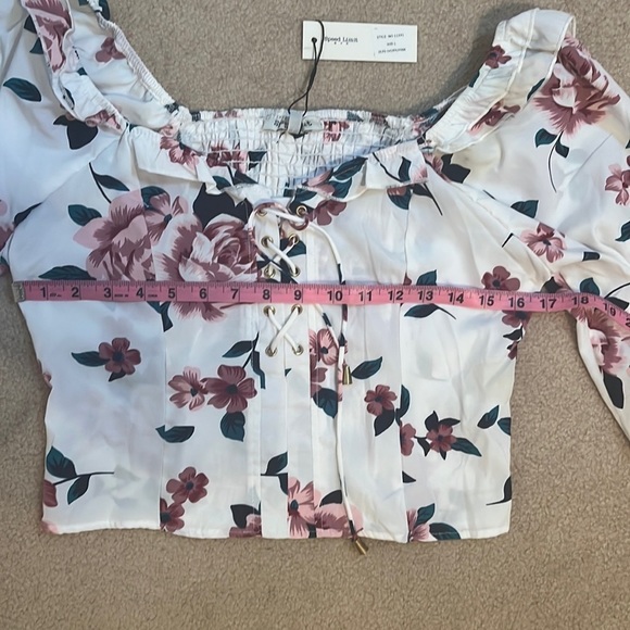 𝅺speed Limit Floral Crop Top - Picture 5 of 11